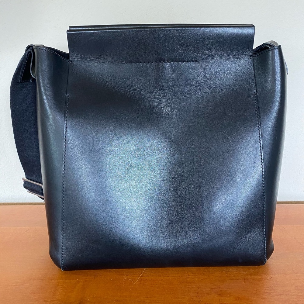 Everlane Form Bag in Black